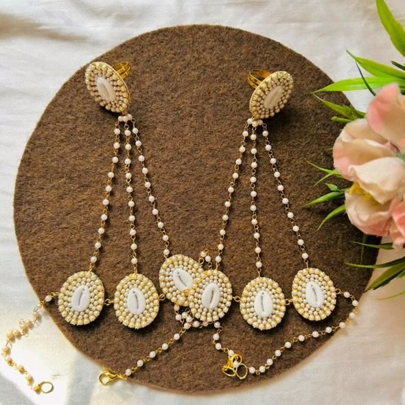 White Shell Hathphool (pair)